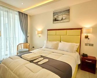 Aiden Homes And Apartments Hotel - Koforidua - Bedroom