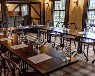 The Thatch Inn - Gloucester - Restaurant