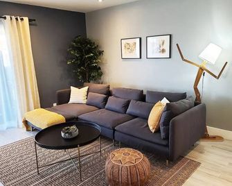 Modern 3BR house next to Airport & Strip! - Las Vegas - Sala de estar