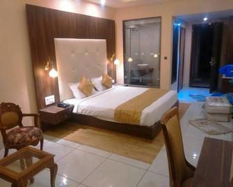 Raj Mahal Resort & Spa - Neemrana - Bedroom