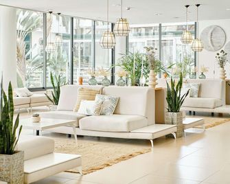 Iberostar Waves Cristina - Cala Pi - לובי