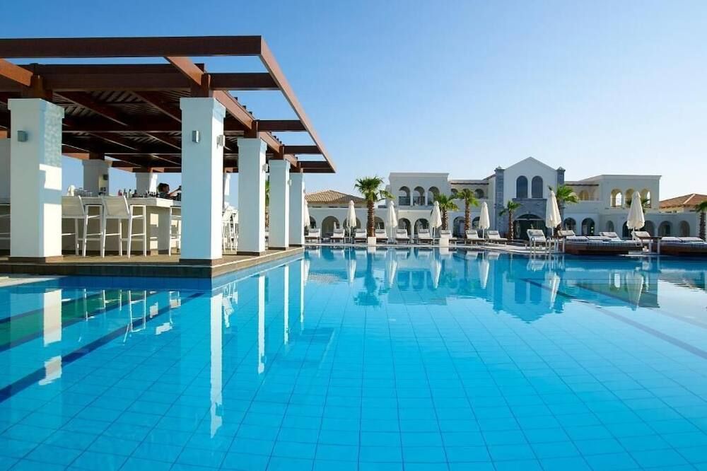 أنيموس لاكشري جراند ريزورت