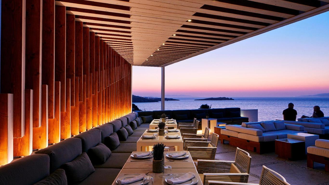 Bill & Coo Suites and Lounge