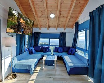 Ohn-Bar Guesthouse - Amirim - Living room