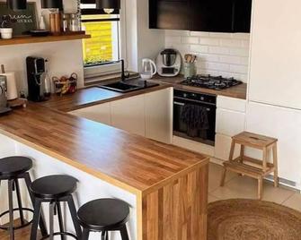 Creative Concept Living Rooms - Gujrāt - Keittiö