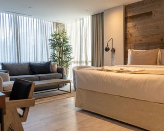 Nassau Suite Hotel - Miami Beach