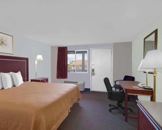 Queen City Inn - Bangor - Bedroom