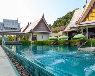 Bhu Tarn Koh Chang Resort and Spa - Ko Chang - Piscina
