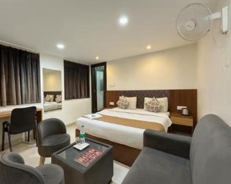 Fabhotel Million Star - Indore - Schlafzimmer