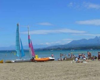 Apartment in a character house surrounded by a large green area - Sciez - Beach