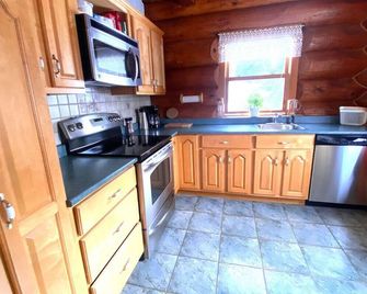 Privacy @ Bras d’Or Lake Eagle House Chalet - St. Peter's - Cocina