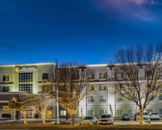 La Quinta Inn & Suites by Wyndham Kearney - Kearney - Gebäude