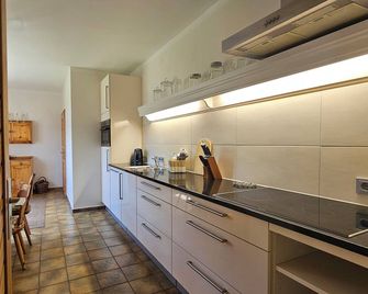 Alte Schreinerei, Modernisiert Fachwerkhaus mit Fernblick auf die Berge 12-16 P - Diemelsee - Küche