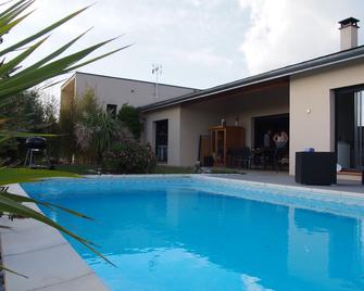 House On The Coteaux De Toulouse With Swimming Pool And Magnificent Pyrenees Views - Labège - Pool