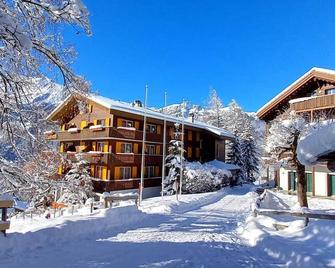 Hotel Bellevue - Traditional Swiss Hideaway - Lauterbrunnen - Building