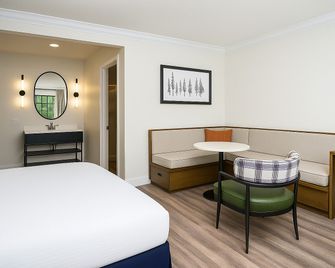 The Woodrose- Newly Renovated - Willits