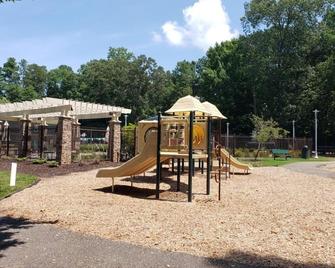 Water-View In Kingsmill, 10 Minutes To Busch Gardens & Colonial Williamsburg! - Williamsburg