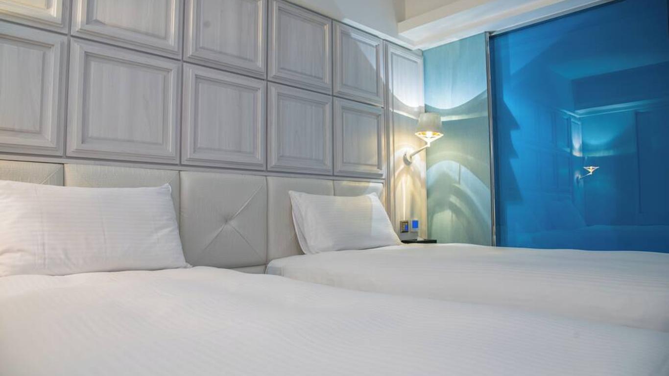 The Cloud Hotel