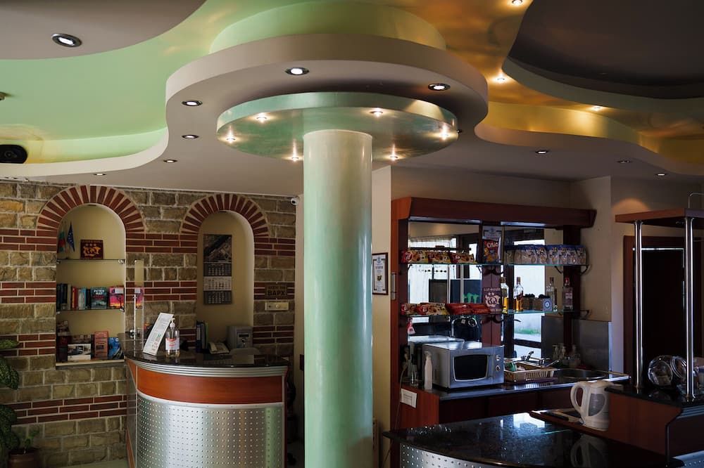 Dionis Hotel - וארנה