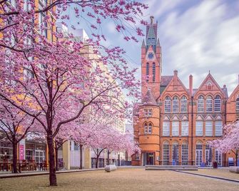 Tudors eSuites Birmingham Townhouse for Contractors - Birmingham - Building