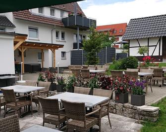 Double room with private bathroom, max. 2 people - Calw - Innenhof