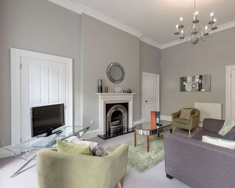 Destiny Scotland - Q-Residence - Edinburgh - Living room