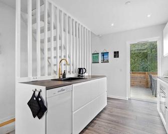 Lovely Holiday Home In Idyllic Surroundings - Rønne - Küche