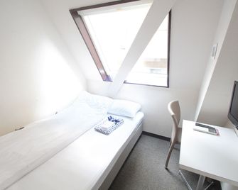 Sakura Hotel Jimbocho - Tokyo - Soveværelse