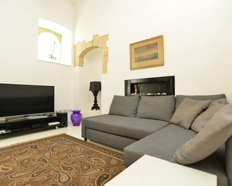 إيزتزهوم لايت - كاغلياري - غرفة معيشة