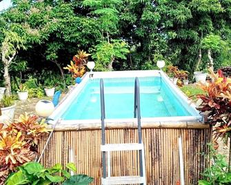 Zane Green Haven - Spacious rooms & big backyard overlooking the hills & sea - San Remigio - Pool
