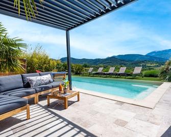 Single room-Le Ventoux-Comfort-Ensuite with Bath-Countryside view - Mérindol-les-Oliviers - Piscina