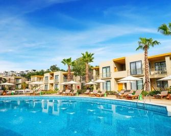 Helis Suites Bitez : One-Bedroom Apartment - Bodrum - Piscina