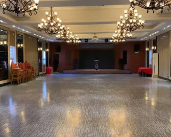 Longsheng Huacheng Business Hotel - Аньшань - Лоббі