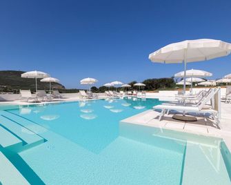 Capo Falcone Charming Apartments - Stintino - Piscine