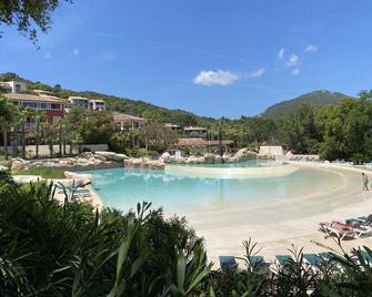 Domaine des Restanques, suite parentale ,vue mer. - Grimaud - Zwembad
