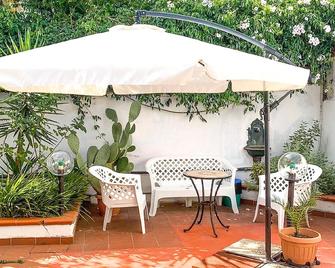 Vacation apartment with private garden and separate entrance in Montauro (Catanzaro province), on on - Stalettì - Patio