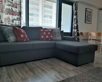 Seaside Downtown Apartment With Private - Helsinki - Living room
