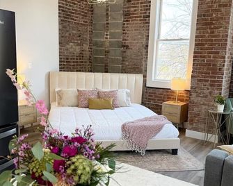 Loft Apartment On Main - Sleeps 4 - Du Quoin - Habitación