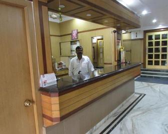 Sremon Inn - Kolkata - Front desk