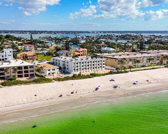 Studio On The Beach - Heated Pool - Self Check-in - Clearwater Beach - Strand