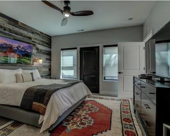 Unique Experience in Luxury Modern Home w/ Loft - Near Brianhead Ski Resort - Parowan - Bedroom