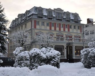 Irys - Σβινόουστσιε - Κτίριο