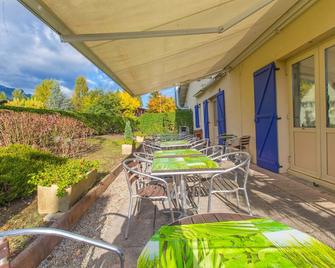 Comfort Hotel Grenoble Meylan - Meylan - Terasa