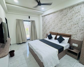 hotel shiv palace - Dwārka - Slaapkamer