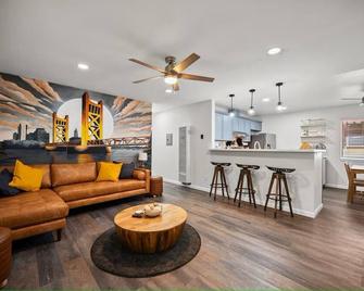 Stylish Hideaway Near Downtown Sacramento! - Sacramento - Wohnzimmer