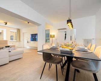 Primero City-Loftdomizil I 84qm Innenstadt Rathaus I Gemeinschaftsterrasse 6 P - Augsburg - Ravintola