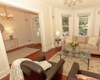 'Luxury spacious charming DC row house + parking' - Washington - Oturma odası