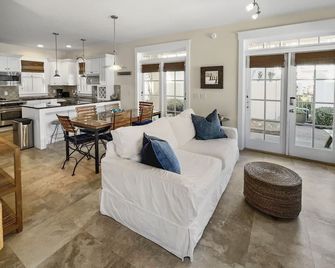 Mare E Sole 2 Bedroom Home by RedAwning - Rosemary Beach - Sala de estar