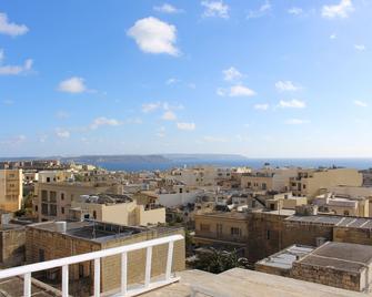 All Nations Holiday Home - Għajnsielem - Balkón
