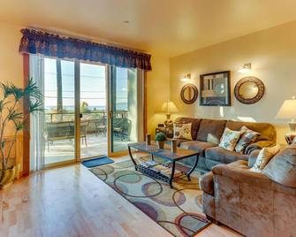 Updated condo right on the water with tremendous views - Blaine - Sala de estar